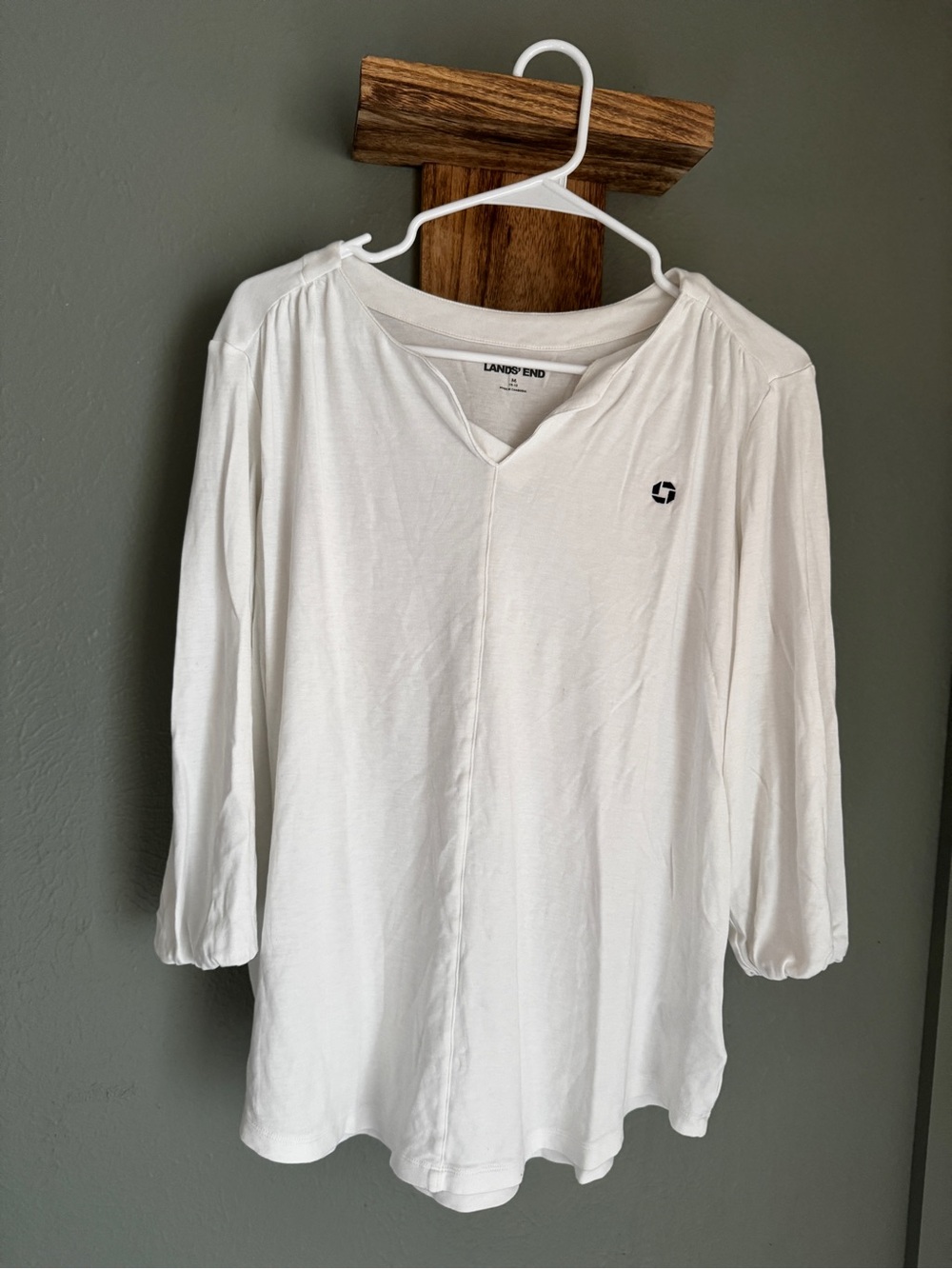 Chase Bank - Lands' End Women’s White 3/4 Sleeve V-Neck Tee